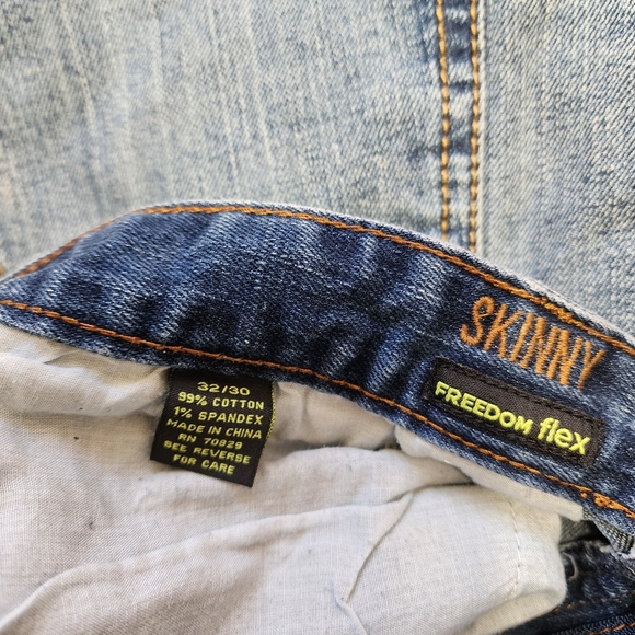 Bundle of 2 men's blue jeans, Carbon/JF. Sizes 32x30 and 30x30. Fair condition. - Picture 6 of 7